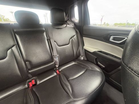 Used 2025 Jeep Compass Limited AWD/4WD image 38