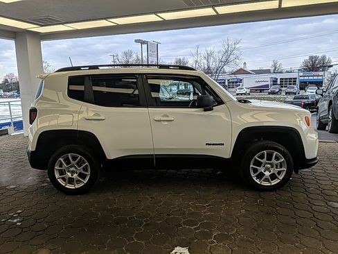 Used 2022 Jeep Renegade Latitude image 4