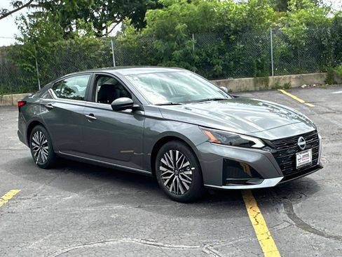 New 2026 Nissan Altima 2.5 SV FWD image 3