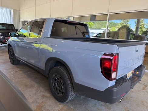 Used 2025 Honda Ridgeline RTL+ image 2