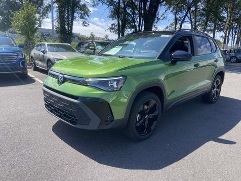 New 2025 Volkswagen Taos SE image 3