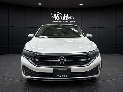 Used 2023 Volkswagen Jetta SEL FWD image 2