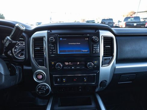 Used 2018 Nissan Titan PRO-4X image 32