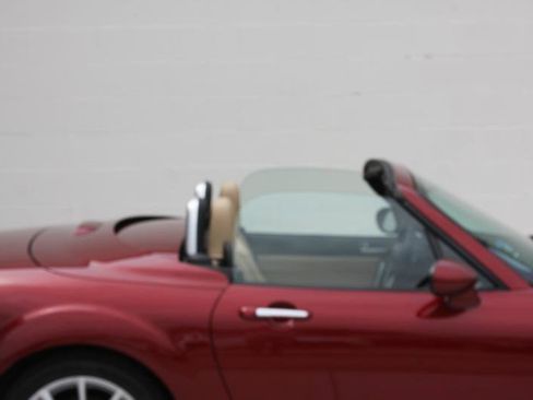 Used 2009 MAZDA MX-5 Miata Grand Touring w/ Premium Pkg RWD image 18