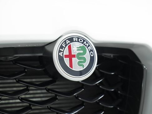 New 2025 Alfa Romeo Stelvio Sprint AWD/4WD image 12