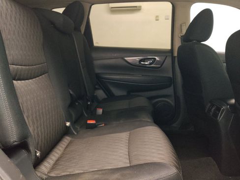 Used 2018 Nissan Rogue SV image 19