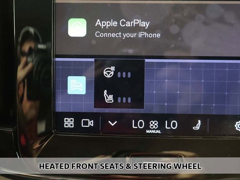 Used 2024 Volvo XC40 B5 Plus w/ Protection Package Premier image 9