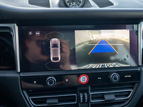 Used 2024 Porsche Macan image 19