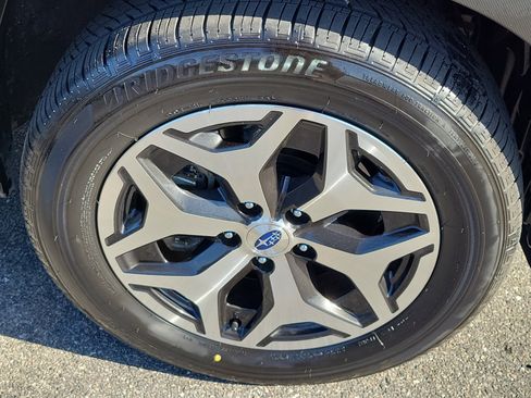 Used 2024 Subaru Forester Premium image 8