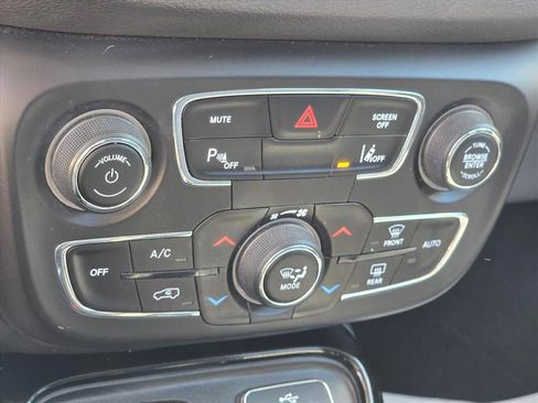 Used 2018 Jeep Compass Limited w/ Navigation Group AWD/4WD image 17