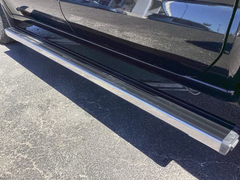 Used 2022 Chevrolet Silverado 1500 High Country w/ Technology Package image 18