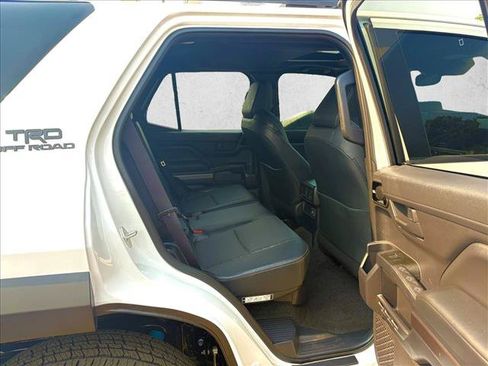Certified 2025 Toyota 4Runner TRD Off-Road Premium AWD/4WD image 15