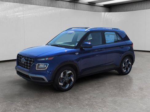 Used 2023 Hyundai Venue SEL FWD image 3