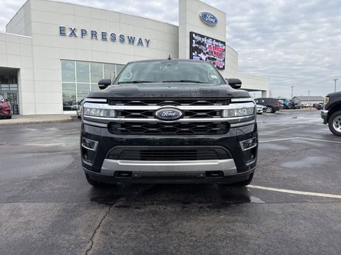 Used 2023 Ford Expedition Limited image 2