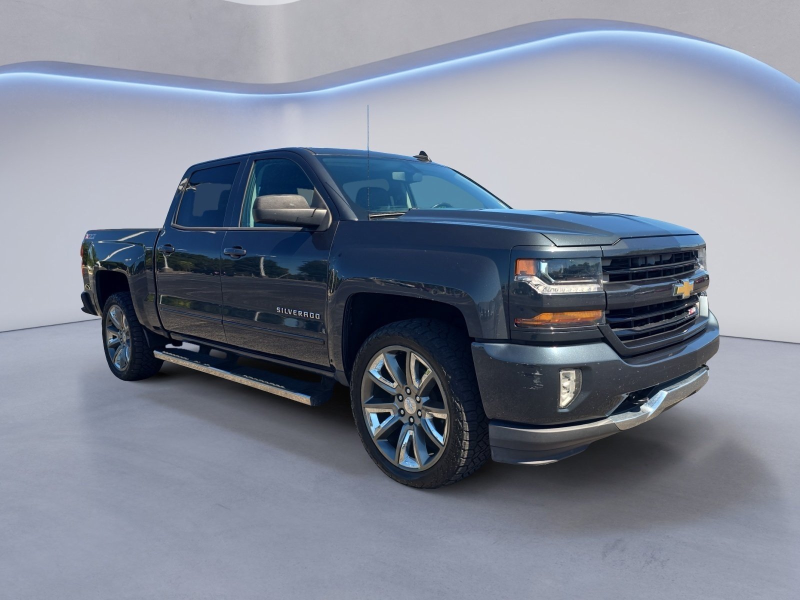 Used 2017 Chevrolet Silverado 1500 LT w/ LT Convenience Package AWD/4WD image 8