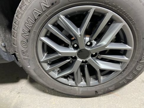 Used 2024 Nissan Rogue S FWD image 37