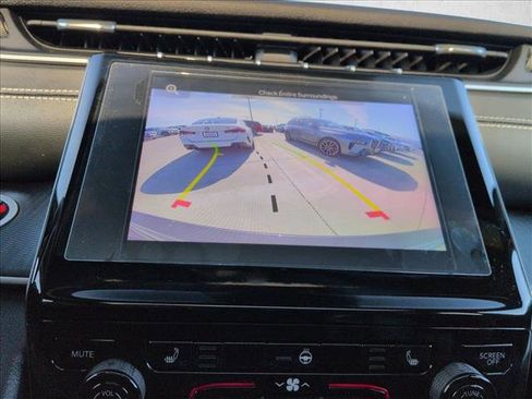 Used 2025 Jeep Grand Cherokee Laredo image 13