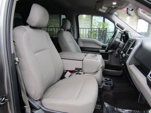 Used 2015 Ford F150 XLT image 11