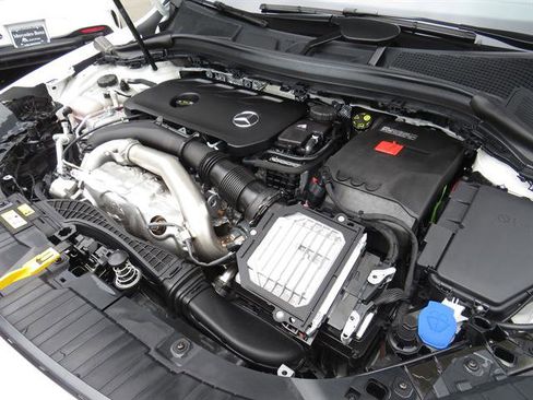 Used 2025 Mercedes-Benz GLA 250 4MATIC image 7