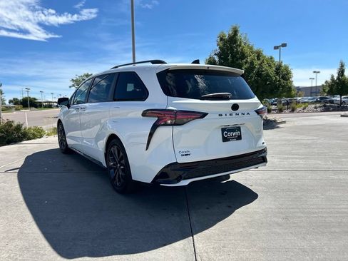 Used 2026 Toyota Sienna XSE FWD image 5