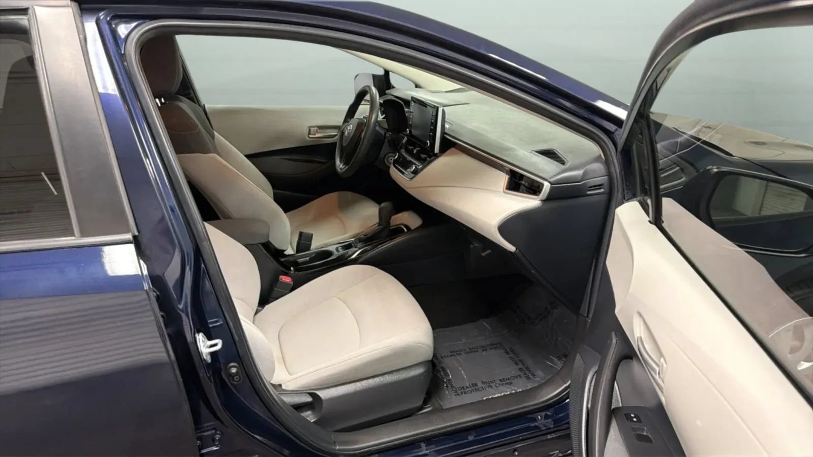 Used 2020 Toyota Corolla LE w/ Carpet Mat Package (TMS) FWD image 21