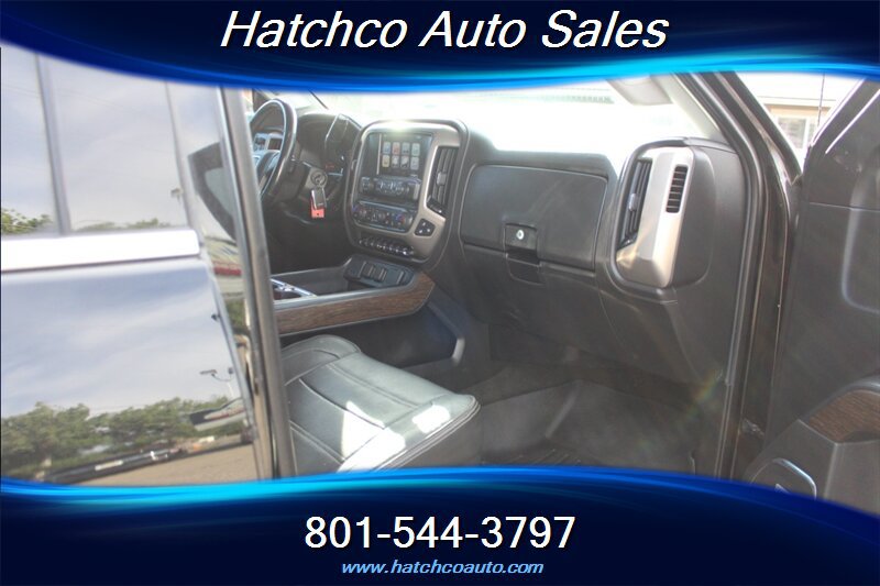 Used 2017 GMC Sierra 2500 Denali w/ Duramax Plus Package AWD/4WD image 18