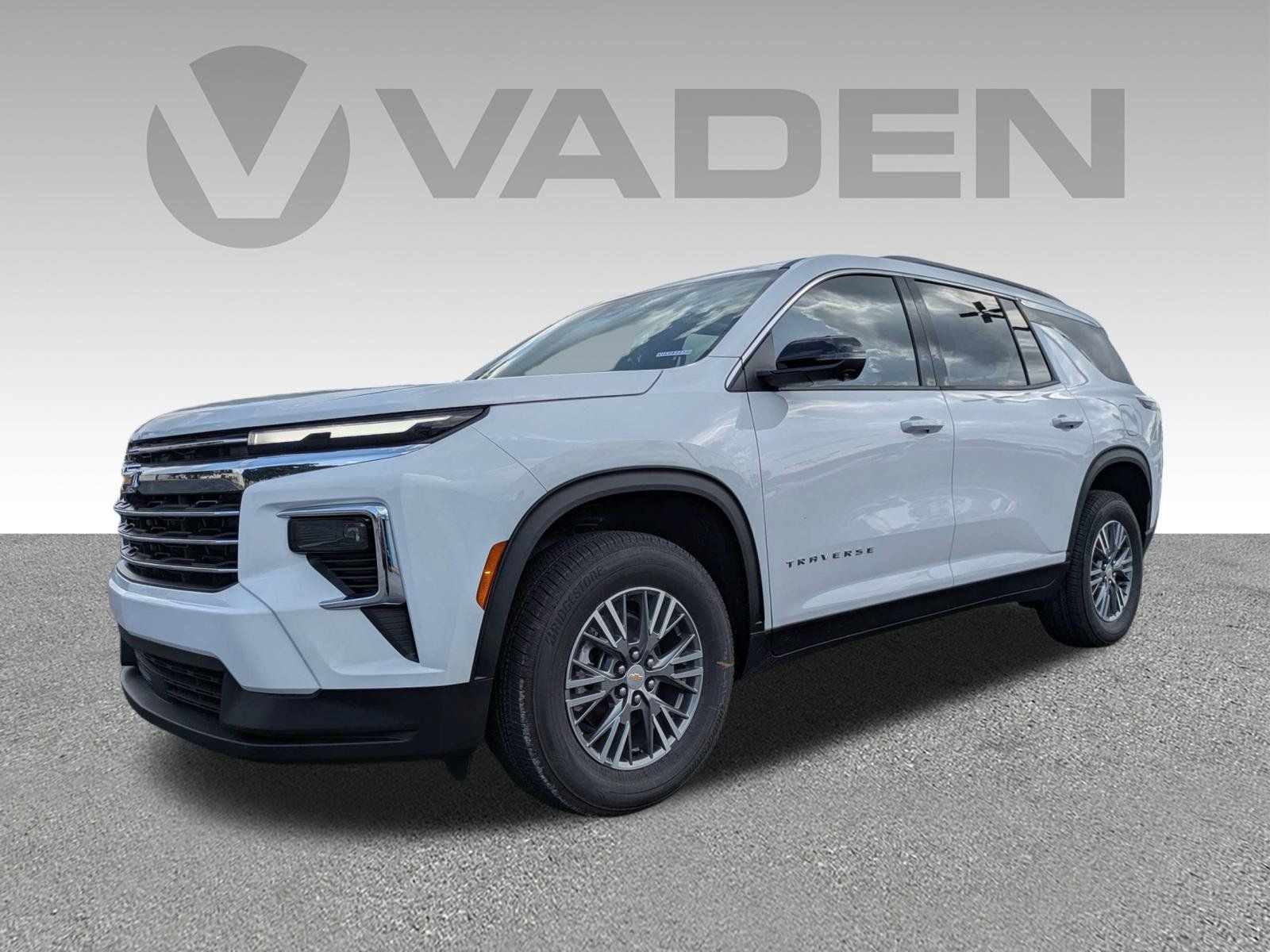 New 2027 Chevrolet Traverse LT w/ Driver Confidence Package FWD image 2