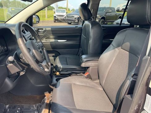 Used 2014 Jeep Compass Latitude AWD/4WD image 2