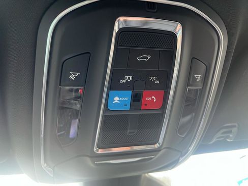 Used 2024 Jeep Wagoneer L Series II image 61