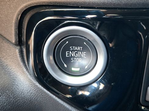 Used 2025 Chevrolet Silverado 1500 ZR2 image 24