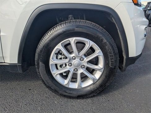 Used 2021 Jeep Grand Cherokee Laredo X image 11