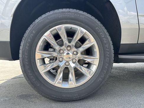 New 2026 Chevrolet Suburban Premier w/ Sun And Tow Package AWD/4WD image 17
