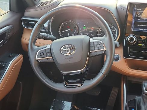 Used 2021 Toyota Highlander Platinum image 22