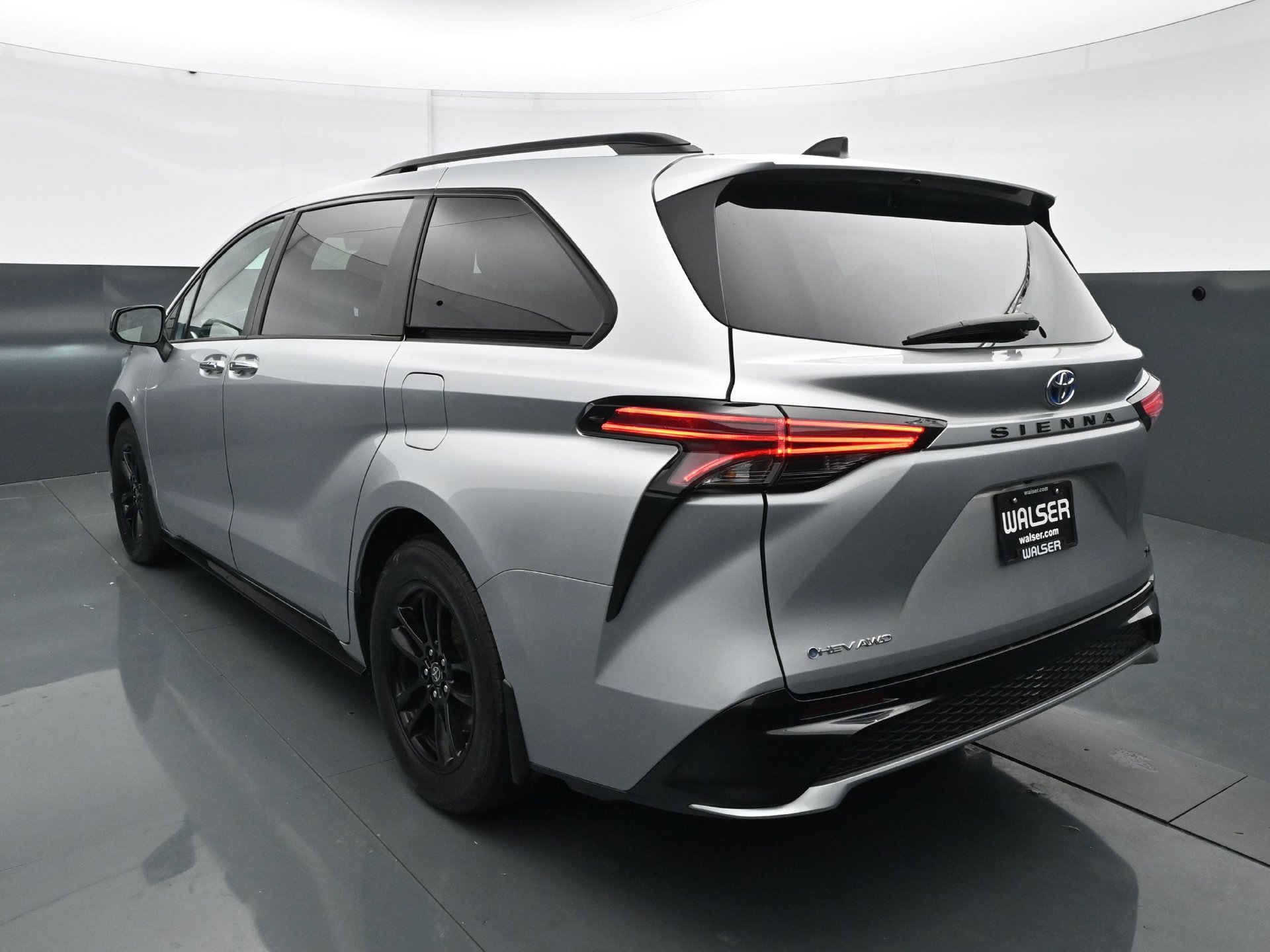 Used 2025 Toyota Sienna XSE AWD/4WD image 5