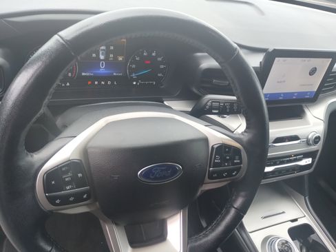 Used 2022 Ford Explorer XLT w/ Class IV Trailer Tow Package image 11