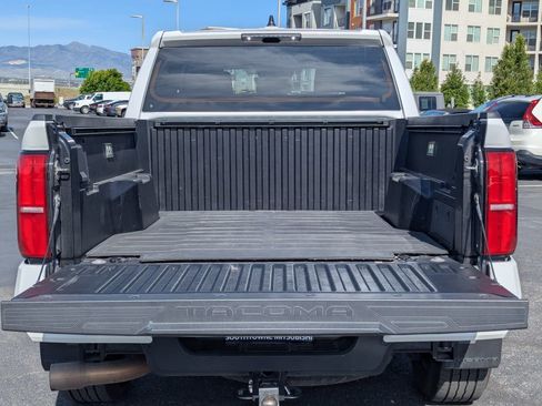 Used 2025 Toyota Tacoma TRD Sport AWD/4WD image 8