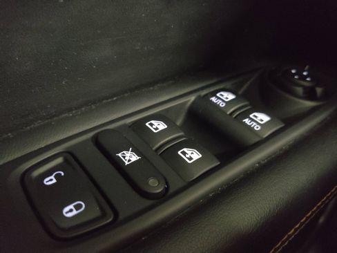 Used 2018 Jeep Compass Limited w/ Safe & Security Group FWD image 27