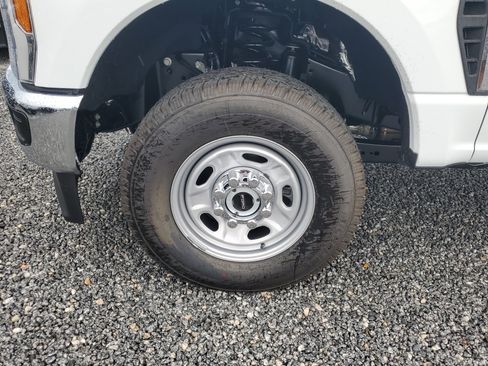 New 2026 Ford F250 XL w/ XL Chrome Package image 5