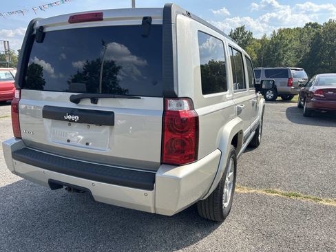 Used 2008 Jeep Commander Sport AWD/4WD image 17