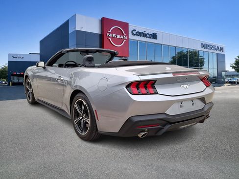 Used 2025 Ford Mustang Premium RWD image 4