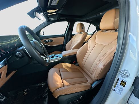 Used 2025 BMW 330i Sedan w/ M Sport Package image 21