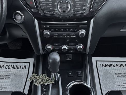 Used 2020 Nissan Pathfinder SL image 17