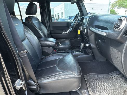 Used 2016 Jeep Wrangler Unlimited Rubicon image 28