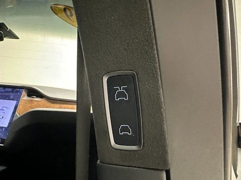 Used 2019 Tesla Model X Long Range AWD/4WD image 16