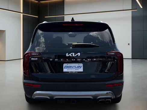 Used 2022 Kia Telluride S FWD image 5