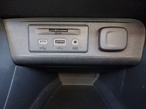 Used 2022 Buick Encore GX Essence w/ Advanced Technology Package image 32