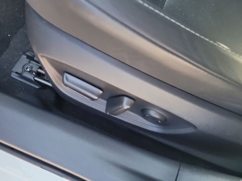 Used 2025 Toyota Prius XLE image 20