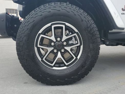 New 2025 Jeep Gladiator Rubicon image 7