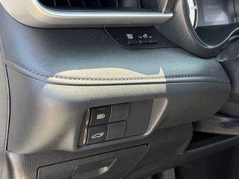 Used 2020 Toyota Highlander LE FWD image 8