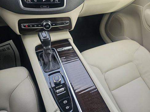 Used 2019 Volvo XC90 T6 Momentum AWD/4WD image 25
